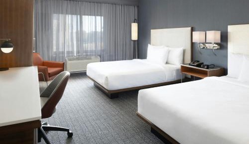 Queen Room with Two Queen Beds - Hearing Accessible