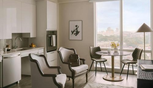 Queen Studio (Virtual Front Desk)