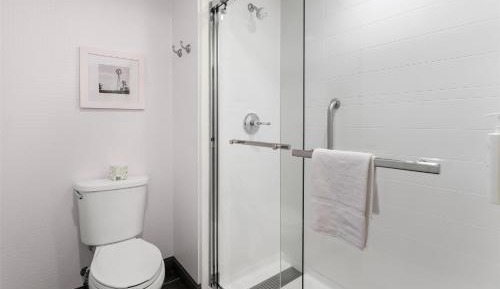 One-Bedroom King Suite with Whirlpool - Non-Smoking 