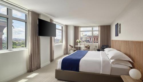 Premium Corner King Skyline View