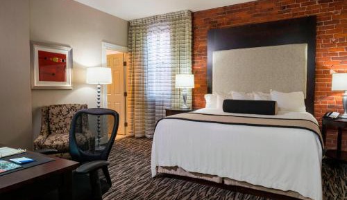 King Room with Bathtub - Mobility Access/Hearing Accessible