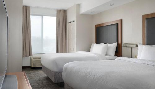 King Room with Roll-in Shower - Mobility and Hearing Accessible