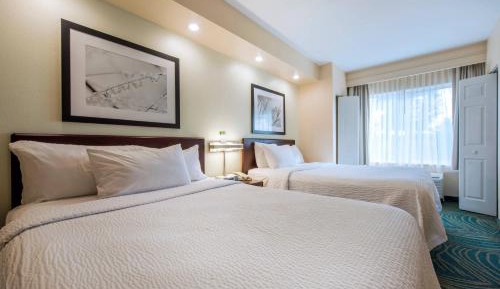 Queen Suite with Two Queen Beds, Bathtub and Trundle Sofa - Mobility Access/Hearing Accessible