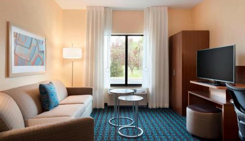 Queen Suite with Roll-In Shower and Sofa Bed - Mobility Access