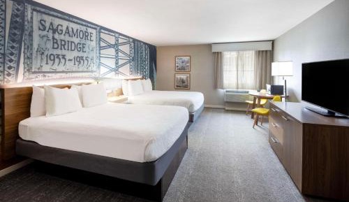 Queen Room with Two Queen Beds - Non-Smoking