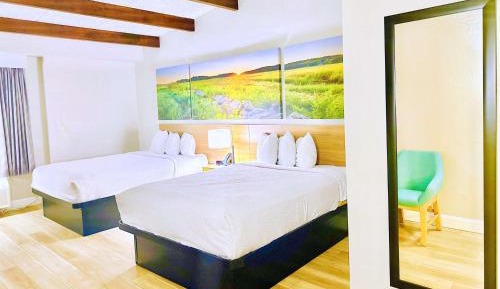 Queen Room with Two Queen Beds - Non-Smoking