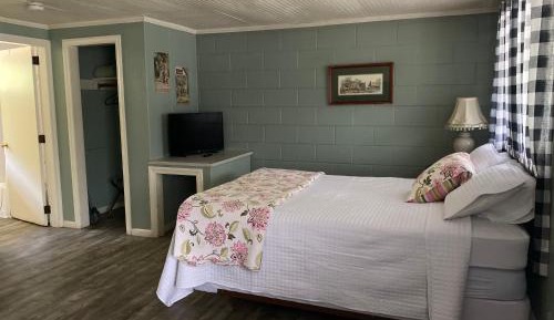 Suite with Lake View