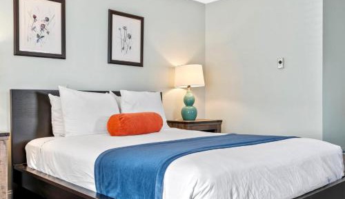 Standard Queen Bed Room