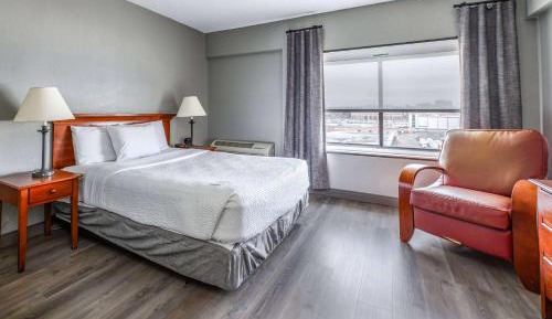Queen Room with Limited View - Non-Smoking