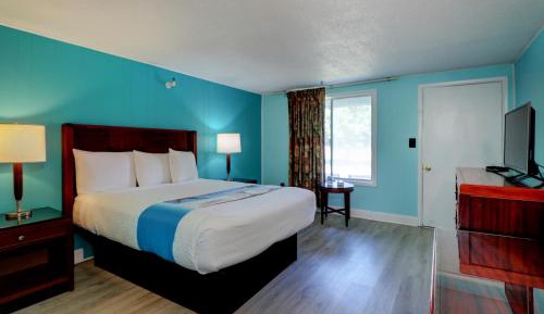 Standard Queen Room