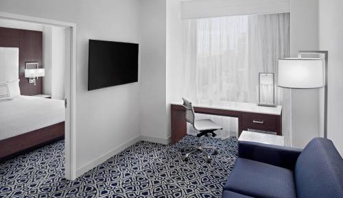 1 Bedroom Suite, 1 King, Sofa bed, City view