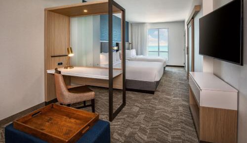 Queen Suite with Two Queen Beds, Partial Ocean View and Sofa Bed