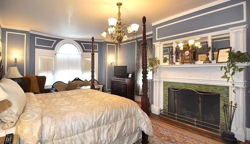 King Room with Fireplace