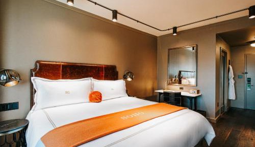 Deluxe King Room