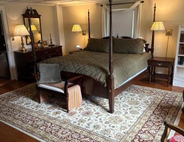 Deluxe King Suite