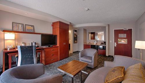 1 Bedroom 2 room Suite, 1 King, Sofa bed