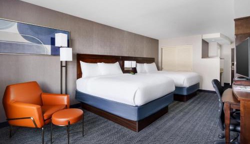 Queen Room with Two Queen Beds - Hearing Accessible