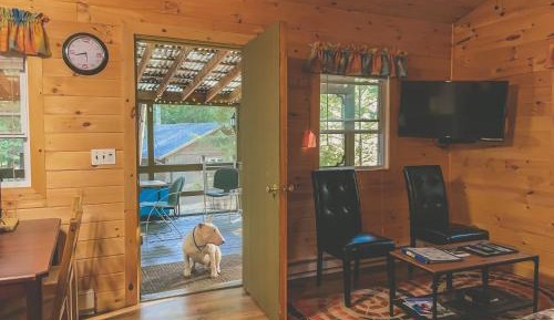 Tip Top - Pet Friendly 2 Bedroom w/Screen Porch and Propane Fire-pit