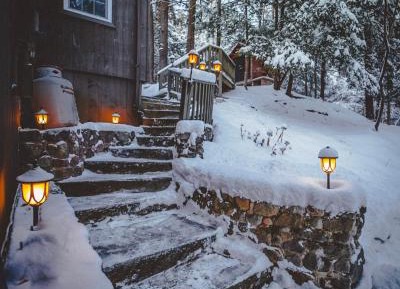 Pine Place - Cozy 2 Bedroom w/ Fireplace