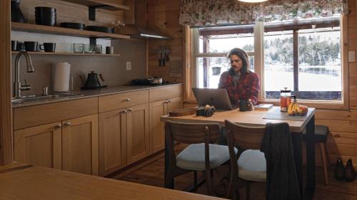 Honeymoon - Lakefront Cabin w/ Private Dock