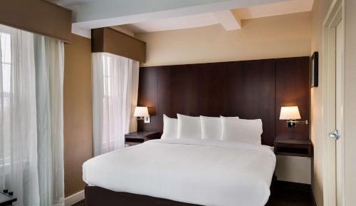 Corner King Suite