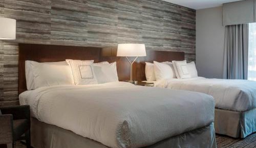 Queen Room with Two Queen Beds - Hearing Accessible