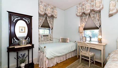 Vivienne Room