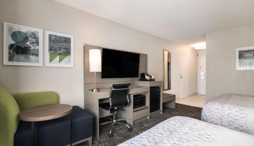Queen Room with Two Queen Beds and Mobility Accessible Tub