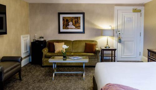 Deluxe Room One King