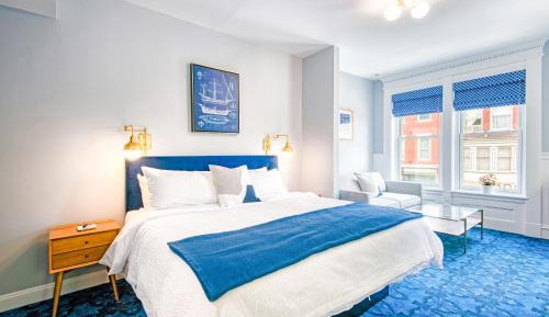 Deluxe King Suite