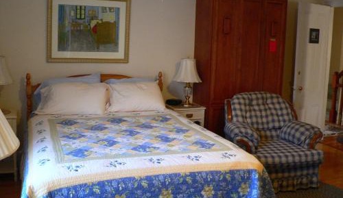Queen and Twin Room 