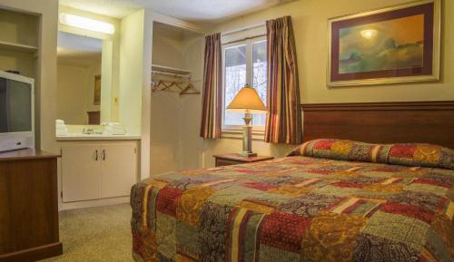 Deluxe Queen Room with Two Queen Beds