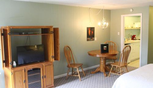 Quadruple Room with Mountain View - Pet Friendly