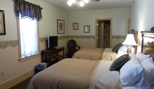 Standard Queen Room with Two Queen Beds