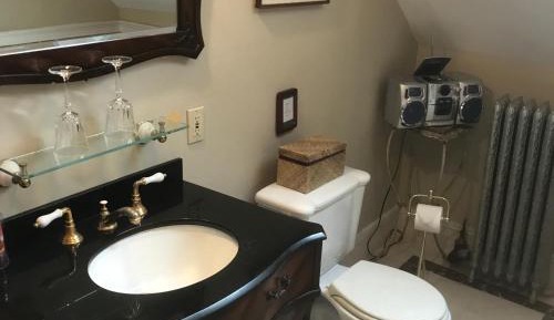 Deluxe Queen Suite w/ Spa Bath