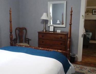 Standard Queen Room