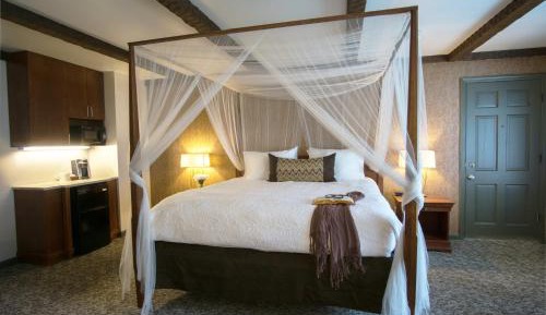 Superior King Room with Jetted Tub - Non-Smoking- No Children allowed
