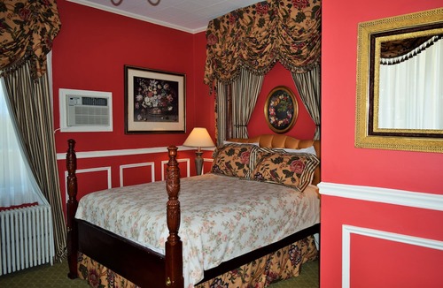 Top of the Hill Hotel | Bellevue Manor