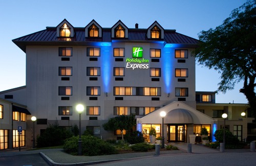 Piety Corner Hotel | Holiday Inn Express Boston-Waltham, an Ihg Hotel