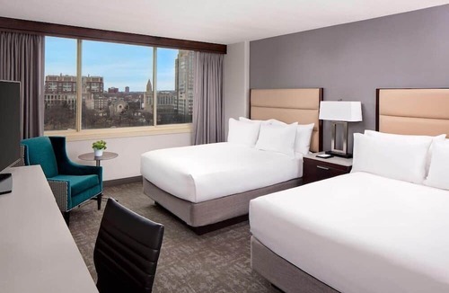 MIT House | King Room at a 4⭐️ Hotel