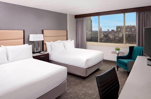 MIT House | King Room at a 4⭐️ Hotel