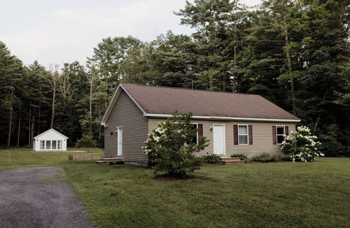 Ashley Falls House | Modern 3-bedroom home in the Berkshires!