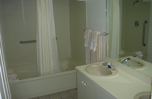 Lenox Apartment | Ponds at Foxhollow in the Berkshires, Timeshare Sleeps 4 / Full Kitchen and Bath