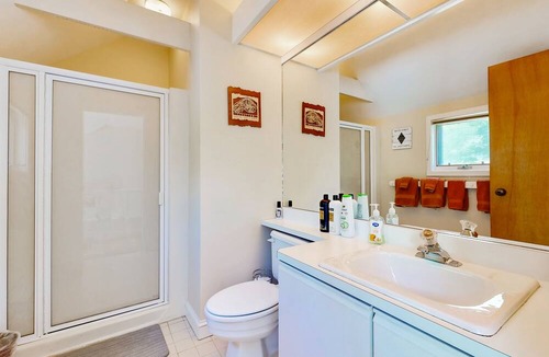 Stratton Mountain House | Elegant perfectly situated dog-friendly Stratton mtn-view home with hot tub