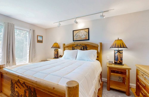 Stratton Mountain House | Elegant perfectly situated dog-friendly Stratton mtn-view home with hot tub