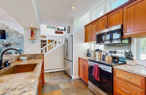 Stratton Mountain House | Elegant perfectly situated dog-friendly Stratton mtn-view home with hot tub