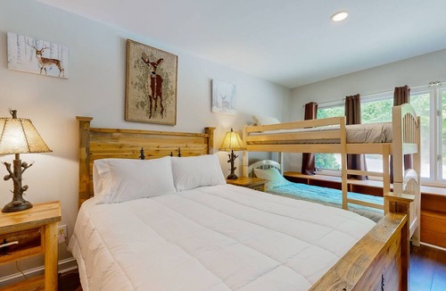 Stratton Mountain House | Elegant perfectly situated dog-friendly Stratton mtn-view home with hot tub