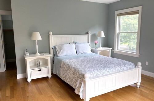 Oak Bluffs House | Secluded Sanctuary, Oak Bluffs Retreat - 10 min. walk to O.B. Harbor & Downtown
