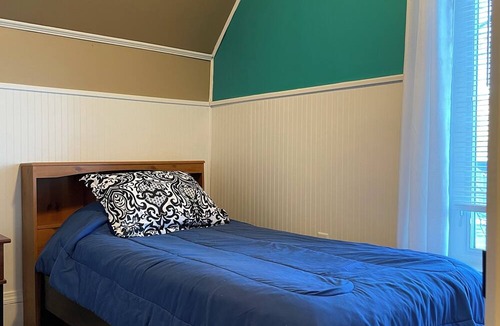 Berlin House | spacious home, big yard with fire & horseshoe pit, close to ATV & hiking trails
