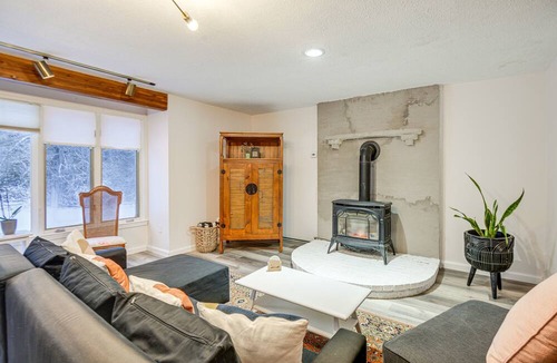 Conway Condo | Cozy Conway Retreat Near Skiing + Hiking Trails!